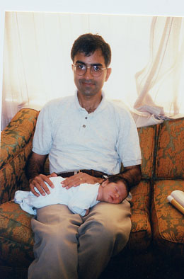 sarohansofa2.jpg (29022 bytes)